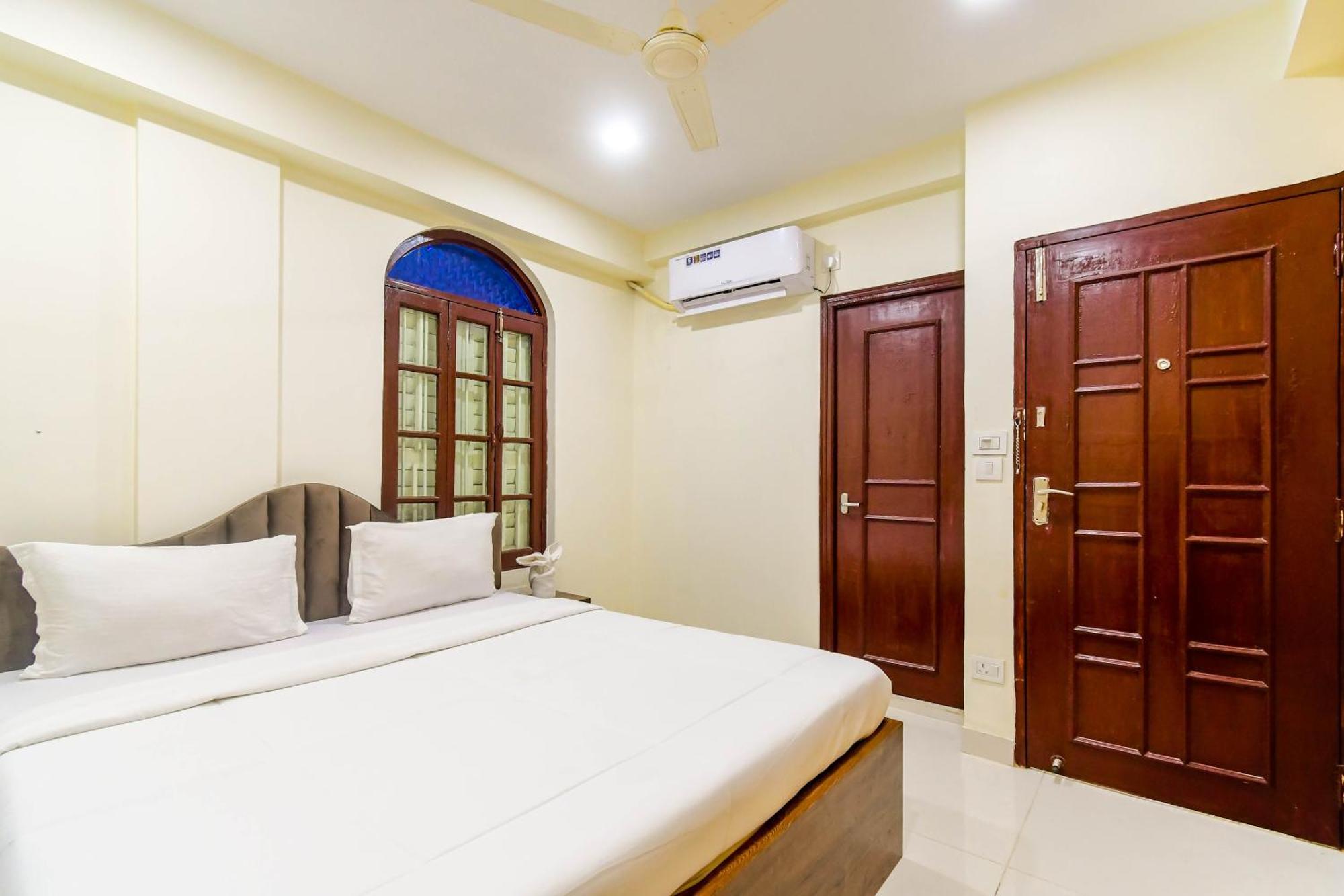 Hotel Mahal Колката Екстериор снимка