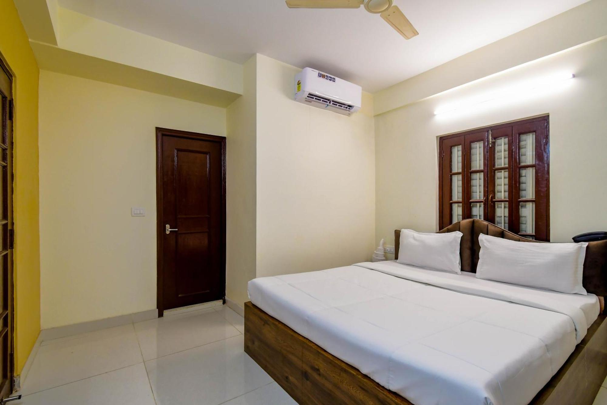 Hotel Mahal Колката Екстериор снимка