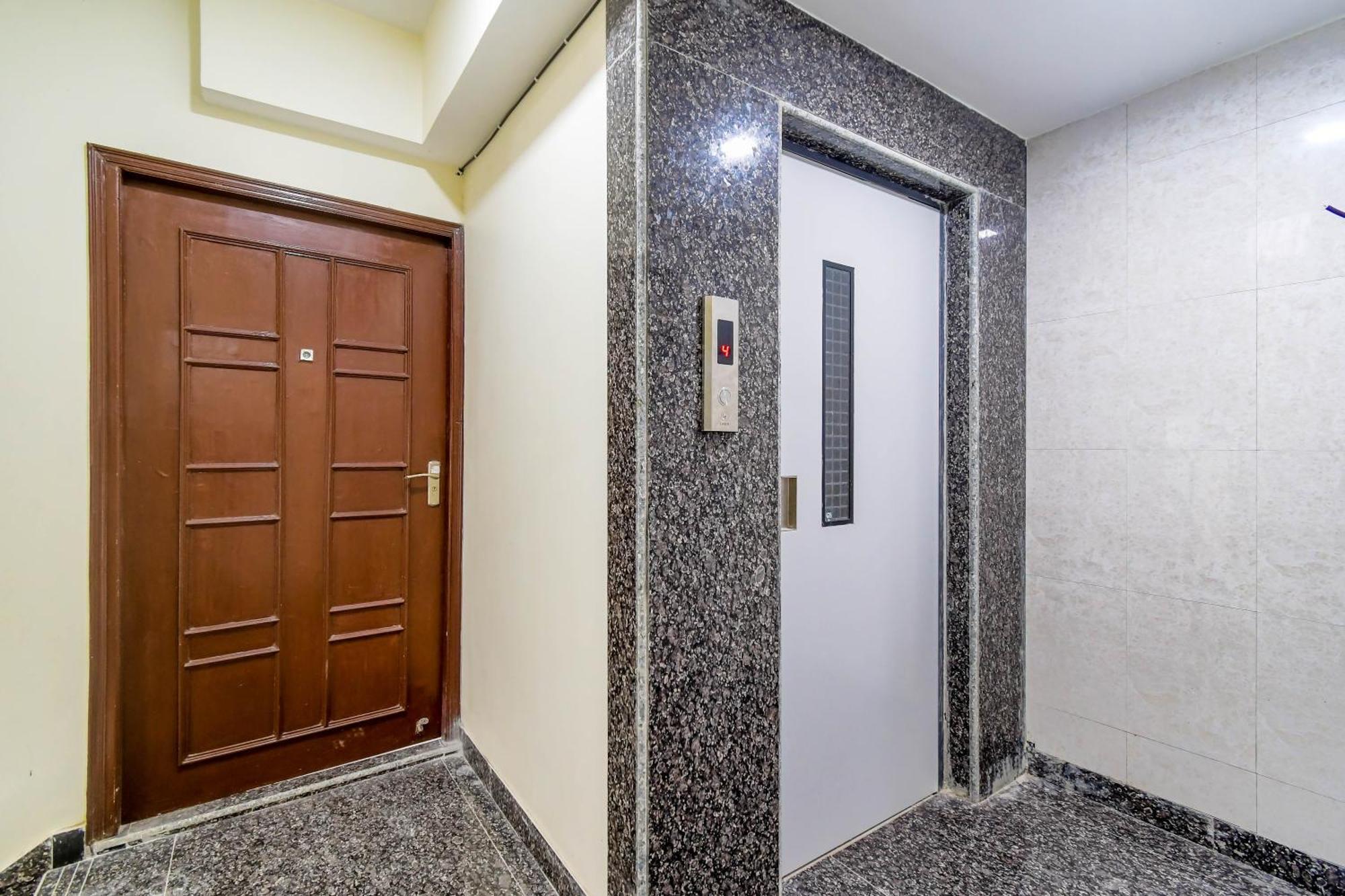 Hotel Mahal Колката Екстериор снимка